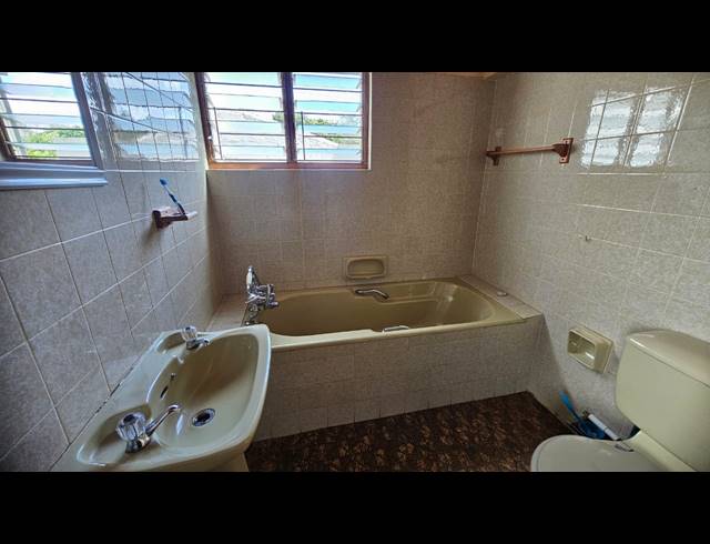 5 BEDROOM HOUSE FOR SALE IN FAIRVIEW